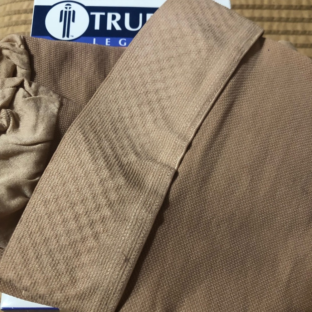 Truform thigh high compression stockings beige & black - Picture 5 of 7